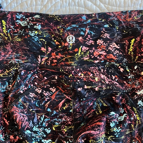 Lululemon wundertrain high rise legging with side pocket - Picture 2 of 3